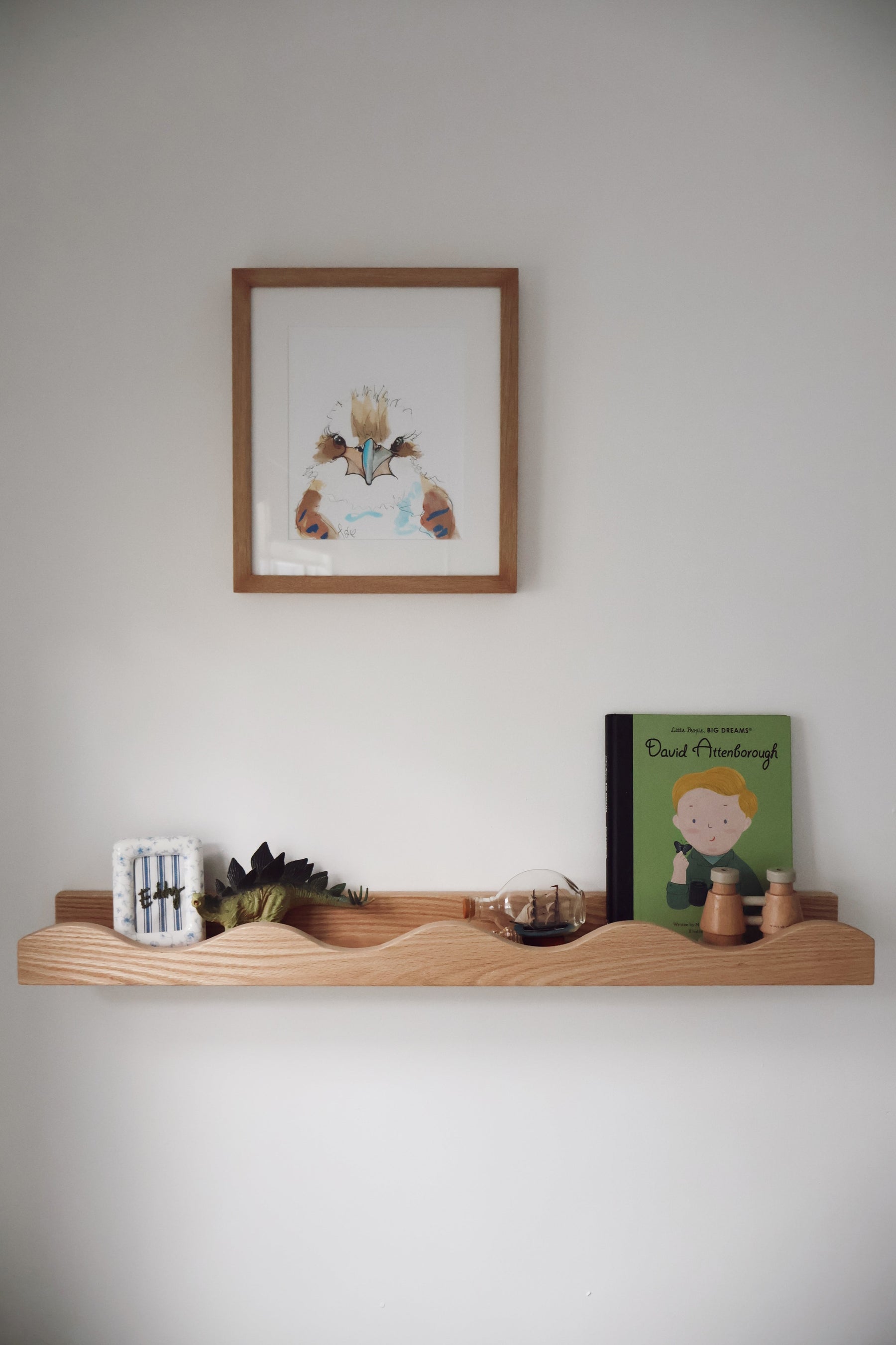 Wave legend shelf