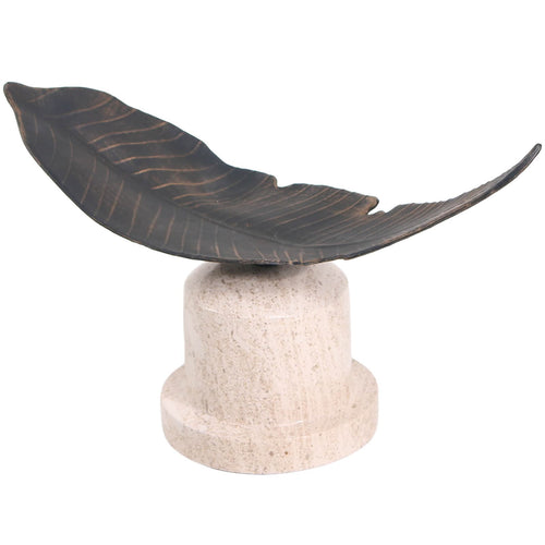 Bladornament op marmeren voet