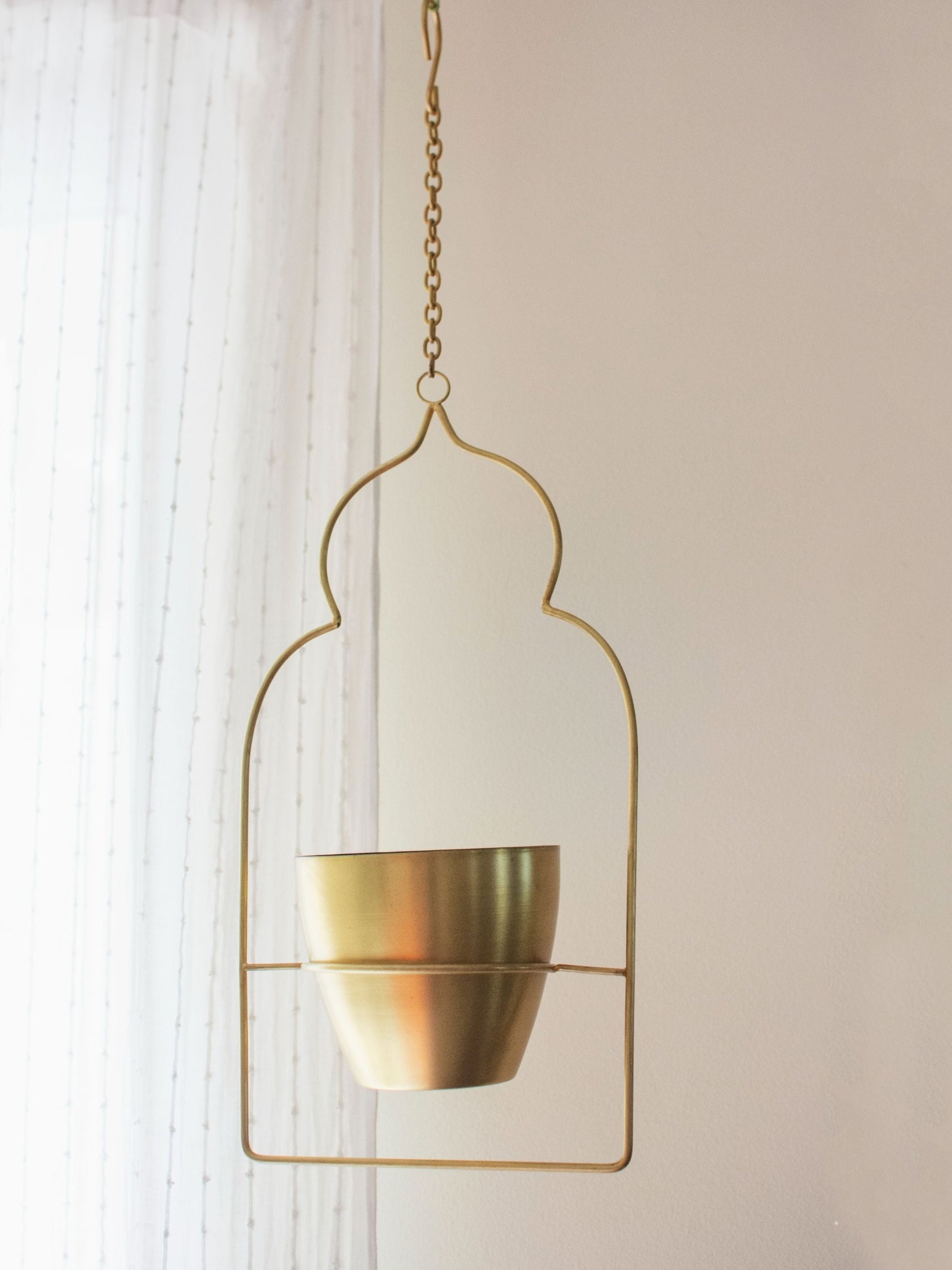 Saira Planter